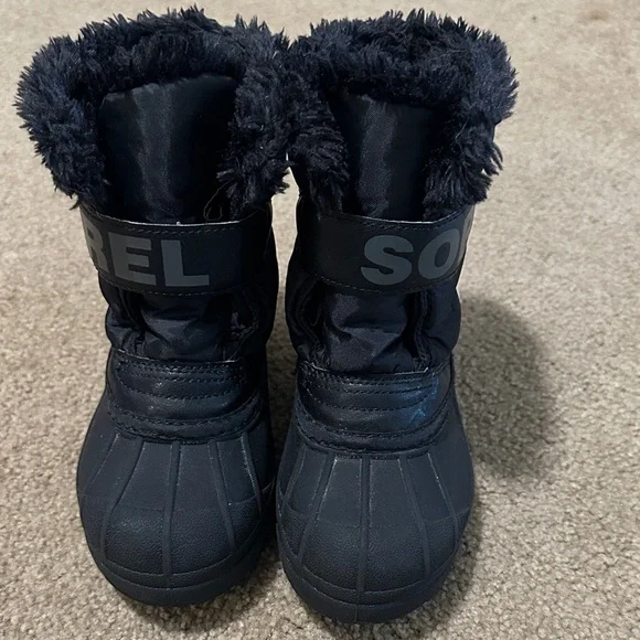 Sorel Black Snow Boots with Fur Trim - Picture 3 of 6